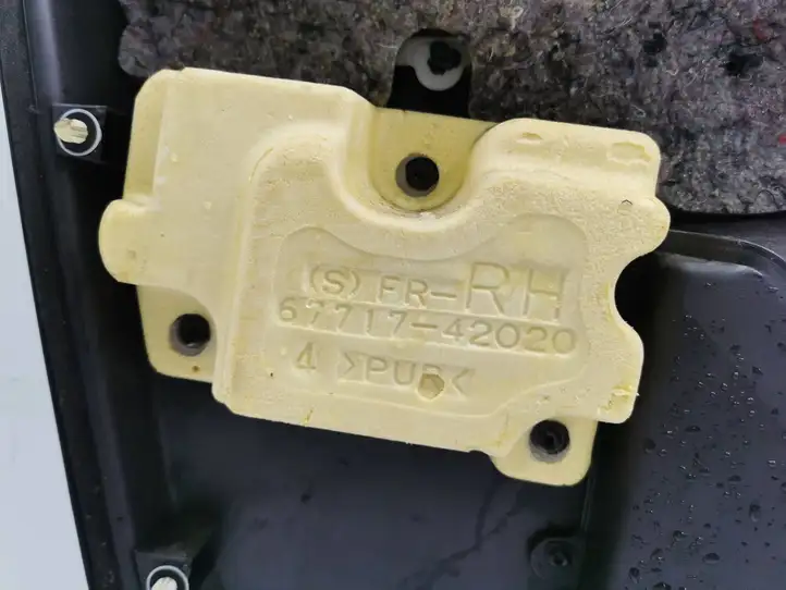 Toyota RAV 4 (XA30) (2006 - 2016) 6771742020 Обшивка передней двери — фото 2
