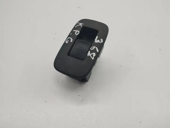 Toyota Auris 150 (2006 - 2012) Кнопка стеклоподъемников — фото 3