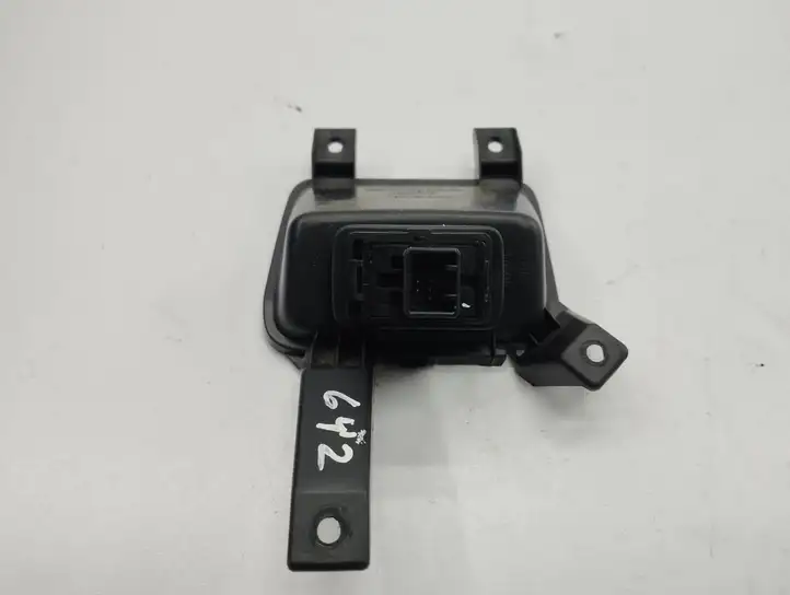 Honda CR-V (2012 - 2016) 77300T1GAE01020 Кнопка закрытия крышки багажника — фото 3