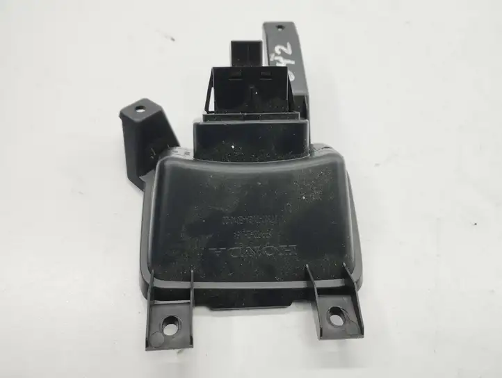 Honda CR-V (2012 - 2016) 77300T1GAE01020 Кнопка закрытия крышки багажника — фото 5