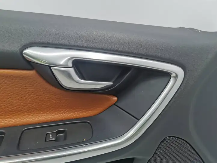 Volvo V60 (2010 - 2013) 8635849 Обшивка передней двери — фото 4