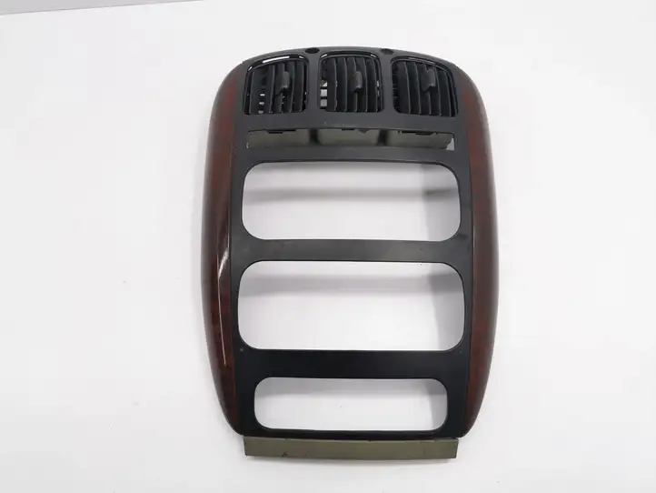 Chrysler Voyager (1996 - 2001)  P05005029AE Отделка радио/ навигации