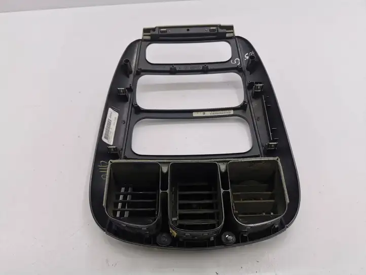 Chrysler Voyager (1996 - 2001)  P05005029AE Отделка радио/ навигации