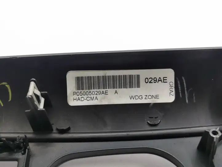 Chrysler Voyager (1996 - 2001)  P05005029AE Отделка радио/ навигации