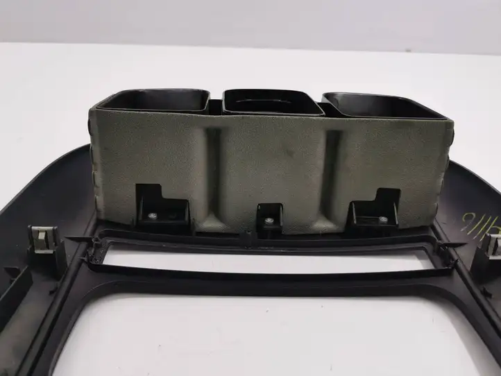 Chrysler Voyager (1996 - 2001)  P05005029AE Отделка радио/ навигации