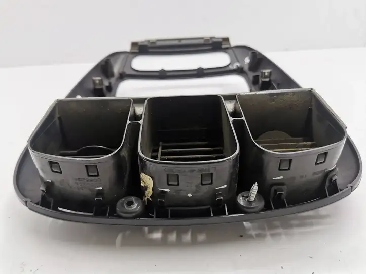 Chrysler Voyager (1996 - 2001)  P05005029AE Отделка радио/ навигации