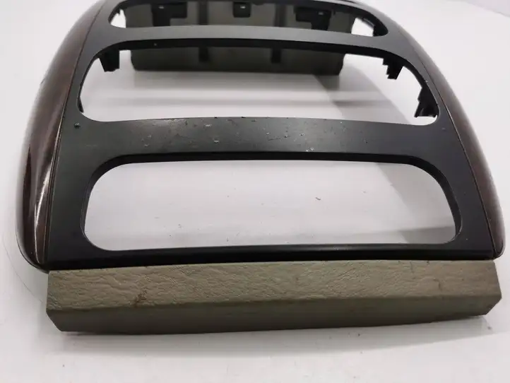 Chrysler Voyager (1996 - 2001)  P05005029AE Отделка радио/ навигации