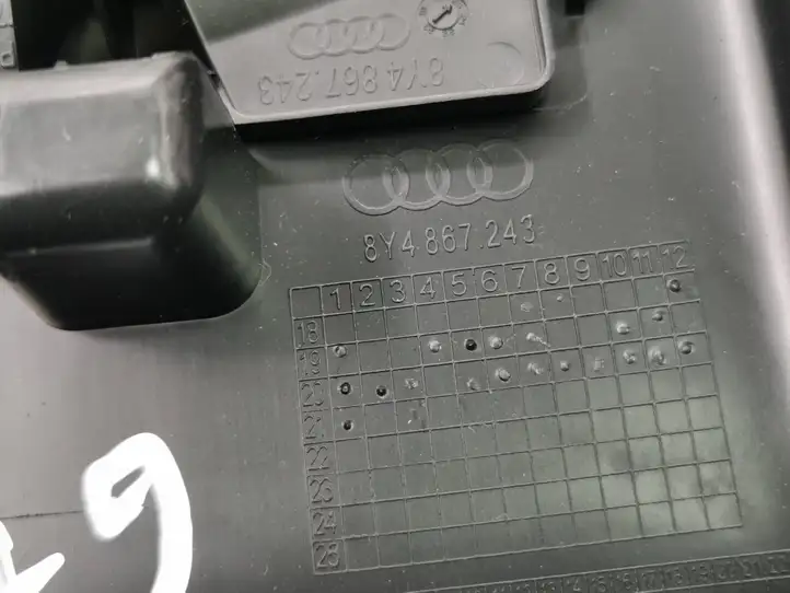 Audi A3/S3 8Y (2020 - )  8Y4867243A Отделка стойки (B) (верхняя)