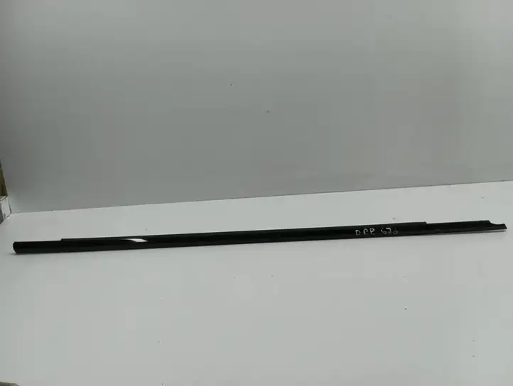 Audi A3/S3 8Y (2020 - ) 8Y0837476C Накладка стекла передней двери — фото 1