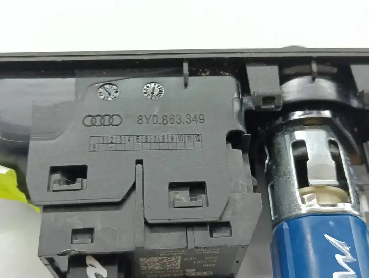 Audi A3/S3 8Y (2020 - ) 8Y0863349 Кнопка ручного тормоза — фото 2