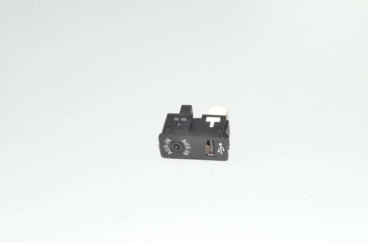 9229246 BMW 2 F22 F23 USB jungtis