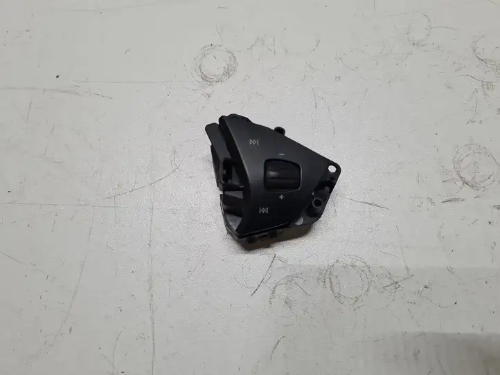 Tesla Model S (2016 - 2021) FL810240E03 Кнопки на рулевом колесе — фото 1