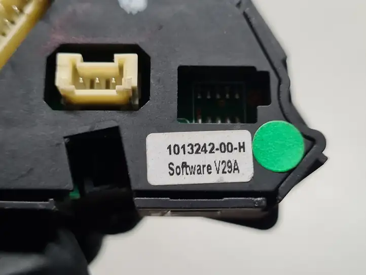 Tesla Model S (2016 - 2021) FL810240E03 Кнопки на рулевом колесе — фото 3