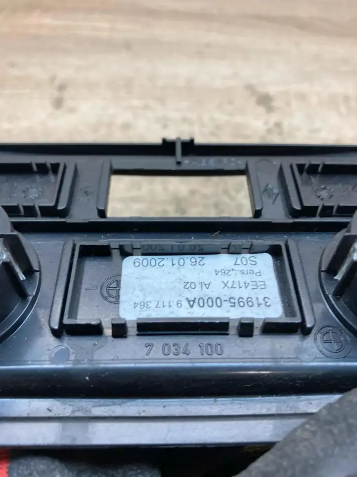 BMW 5 E60 E61 (2004 - 2010) 7034100 Накладка заднего прикуривателя — фото 6
