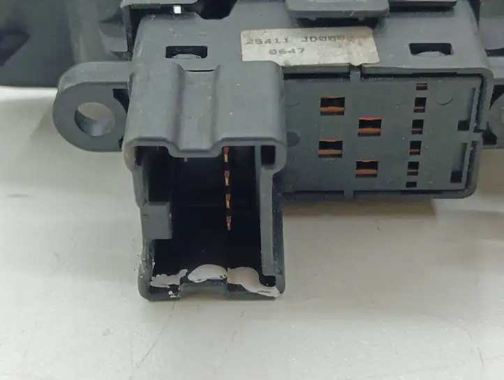 Nissan Qashqai (2006 - 2010) 25411JD Блок кнопок стеклоподъемников — фото 7
