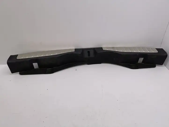Honda CR-V (2009 - 2012) 84641SWA0030 Отделка порога багажника — фото 1