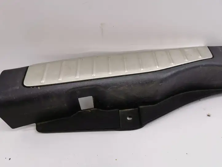 Honda CR-V (2009 - 2012) 84641SWA0030 Отделка порога багажника — фото 8