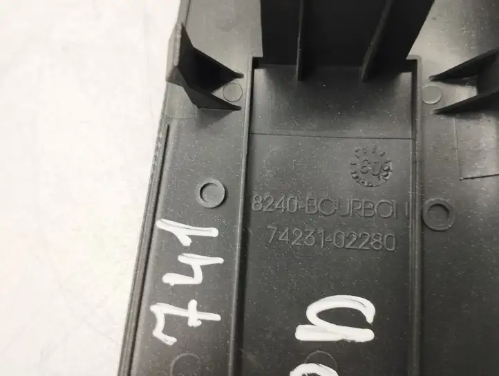 Toyota Corolla E120 E130 (2000 - 2004) 8480102341 Кнопка стеклоподъемников — фото 6