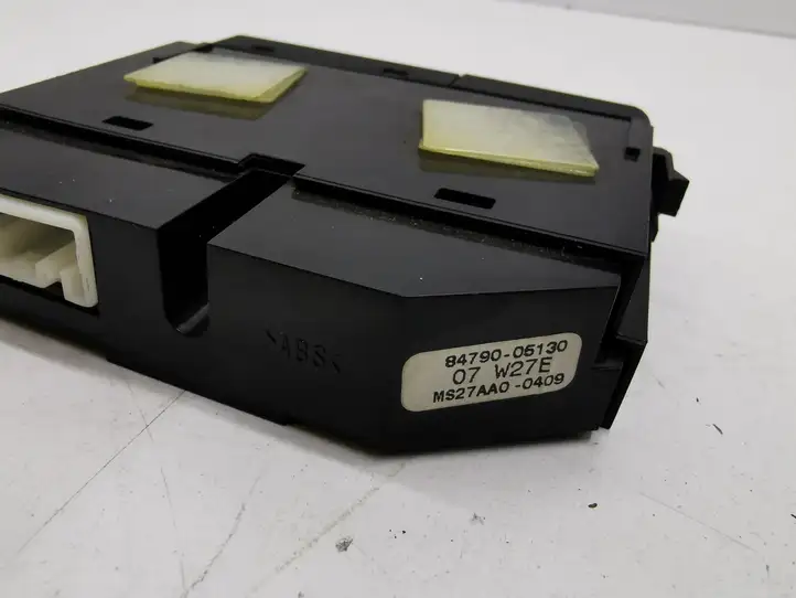 Toyota Avensis T250 (2003 - 2006) 8479005130 Кнопка обогрева стекла — фото 5