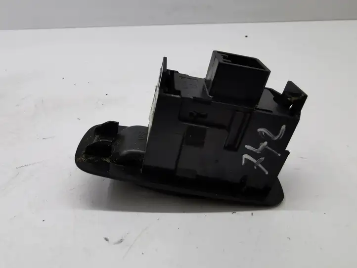 Toyota Corolla E120 E130 (2004 - 2007) 8480102411 Кнопка стеклоподъемников — фото 4