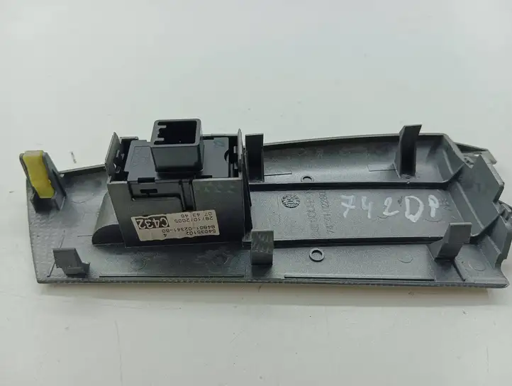 Toyota Corolla E120 E130 (2004 - 2007) 54035102 Кнопка стеклоподъемников — фото 5