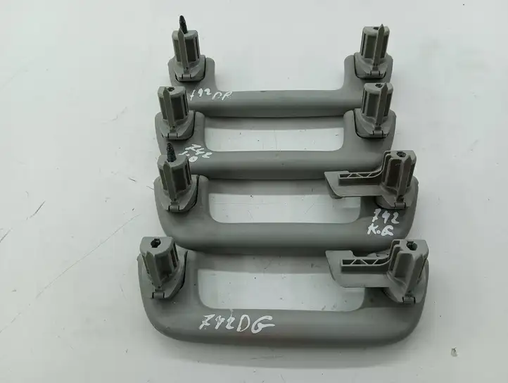 Toyota Corolla E120 E130 (2004 - 2007) Комплект потолочных ручек — фото 4