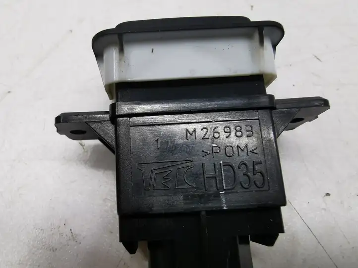 Honda Accord (2008 - 2016) M26983 Кнопка закрытия крышки багажника — фото 5