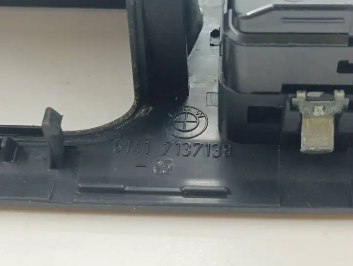 BMW X5 E70 (2006 - 2013) 7137138 Кнопка стеклоподъемников — фото 9