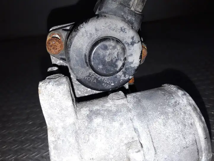 Toyota Avensis Verso (2001 - 2004) 8967221020 Дроссельная заслонка — фото 2