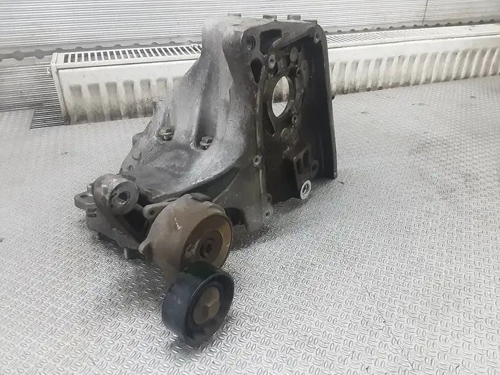 Opel Vectra C (2002 - 2005) 55196092 Кронштейн топливного насоса — фото 1