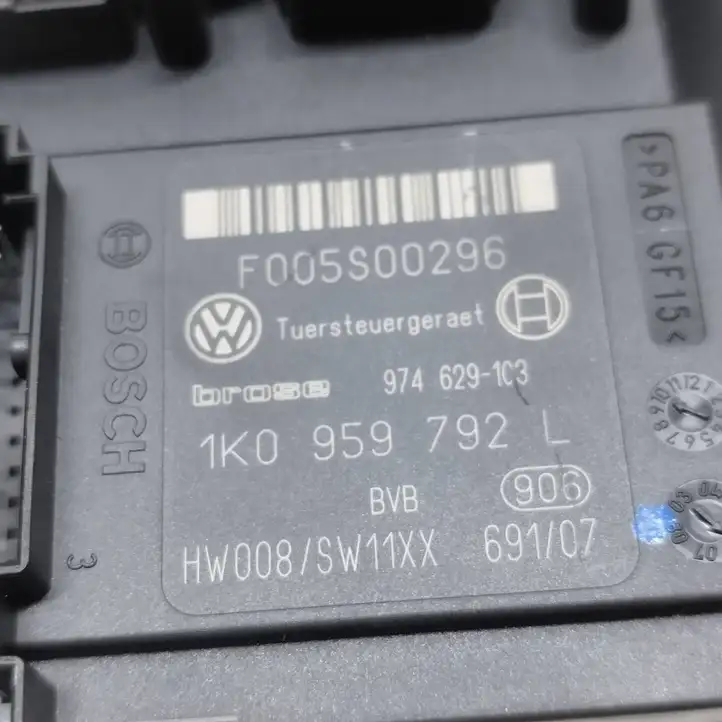 Volkswagen PASSAT B6 (2005 - 2010) 1K0959702P Мотор стеклоподъемника передний — фото 5