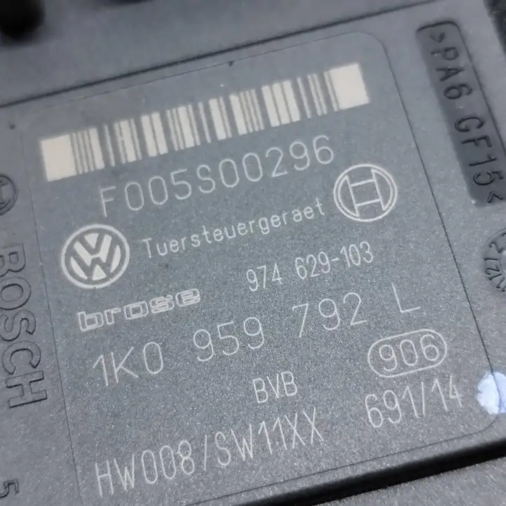 Volkswagen PASSAT B6 (2005 - 2010) 1K0959702P Мотор стеклоподъемника передний — фото 6