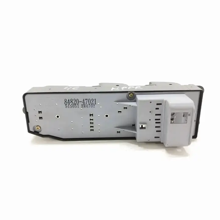 Toyota Prius (XW20) (2003 - 2009) 8482047021 Блок кнопок стеклоподъемников — фото 5
