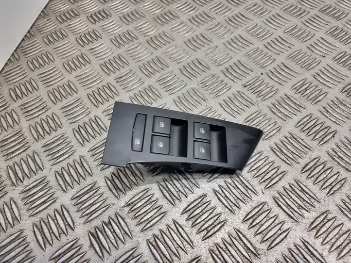 Opel Astra J (2012 - 2015) 13305011 Кнопка стеклоподъемников — фото 1