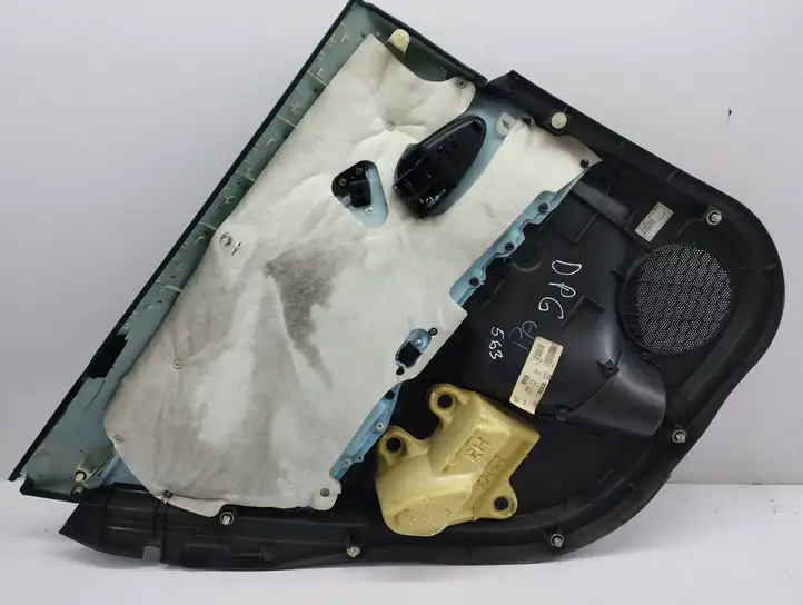 Toyota Avensis T270 (2012 - 2015) 6778705010 Обшивка задней двери — фото 6