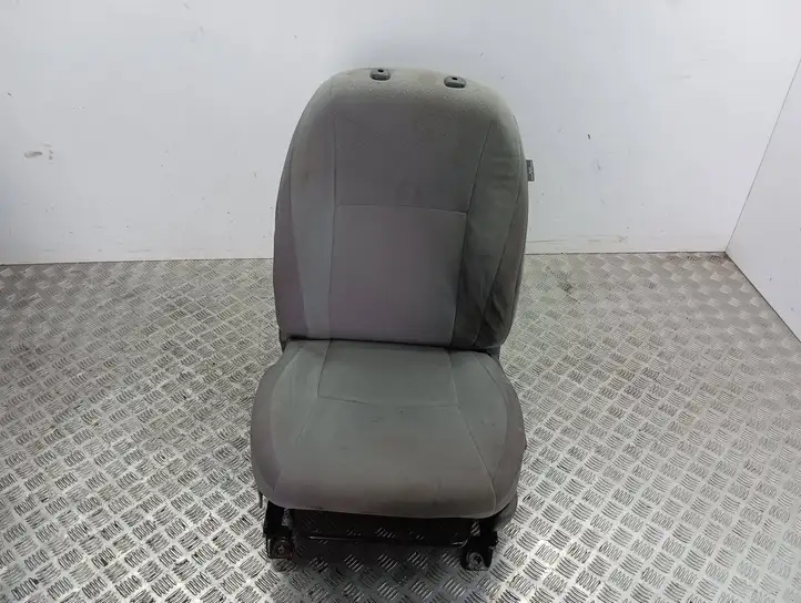 Toyota Prius (XW20) (2003 - 2009) Переднее сиденье водителя — фото 1