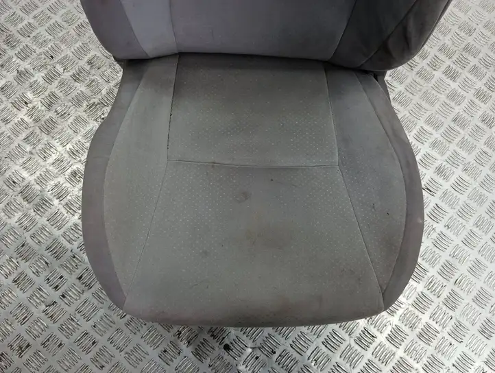 Toyota Prius (XW20) (2003 - 2009) Переднее сиденье водителя — фото 4