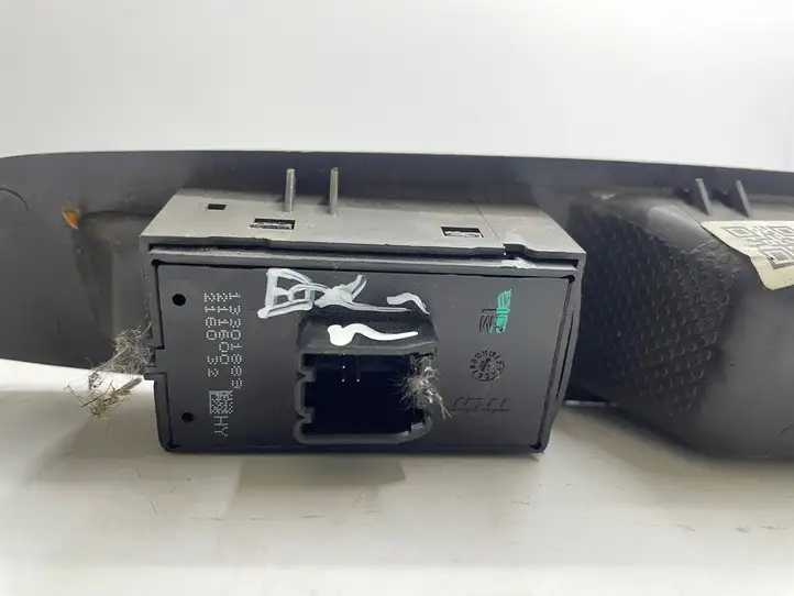 Opel Mokka (2012 - 2016) AVK22301413P Кнопка стеклоподъемников — фото 3