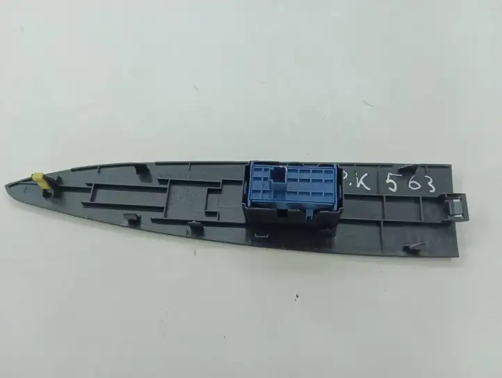 Toyota Avensis T270 (2012 - 2015) 7423205340 Кнопка стеклоподъемников — фото 4