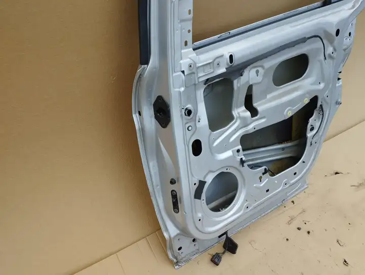 Ford Focus Grand C-MAX (2010 - 2019) Дверь — фото 4
