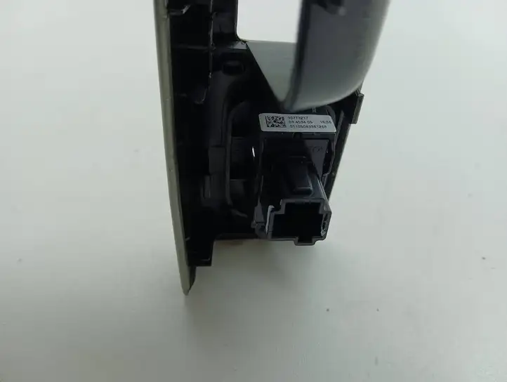 Volvo V50 (2008 - 2012) 8663819 Кнопка стеклоподъемников — фото 3