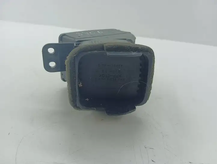 Toyota Corolla Verso AR10 (2004 - 2009) 6556424010 Боковой воздушный дефлектор — фото 5