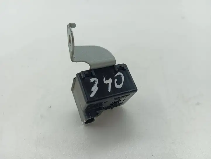 Toyota Corolla Verso AR10 (2004 - 2009) 8665013010 Другое реле — фото 1