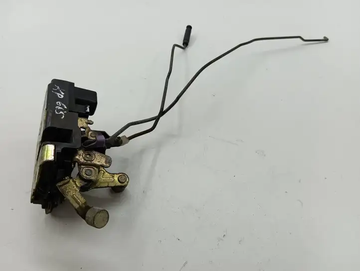 Chrysler Voyager (1996 - 2001)   Замок передней двери