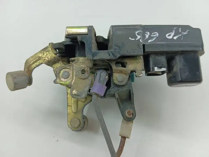 Chrysler Voyager (1996 - 2001)   Замок передней двери