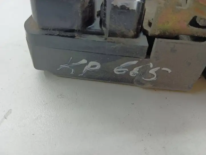 Chrysler Voyager (1996 - 2001)   Замок передней двери