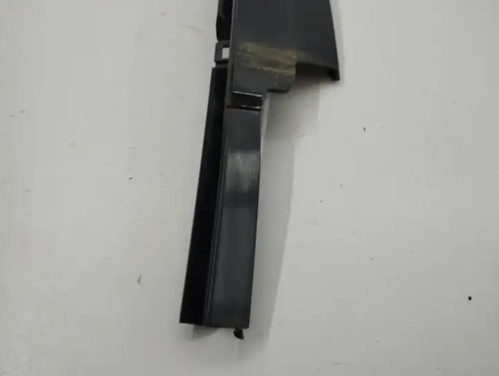 Seat Arona (2017 - )  6f9837901 Отделка стекла передней двери