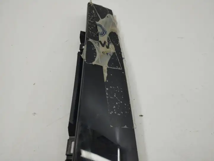 Seat Arona (2017 - )  6f9837901 Отделка стекла передней двери