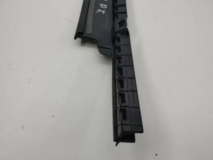 Seat Arona (2017 - )  6f9837901 Отделка стекла передней двери