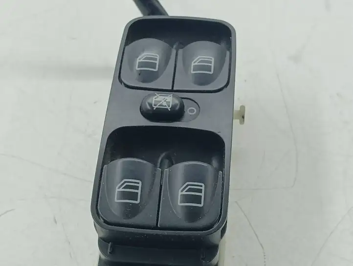 Mercedes-Benz C W203 (2000 - 2007) A2038210479 Блок кнопок стеклоподъемников — фото 2
